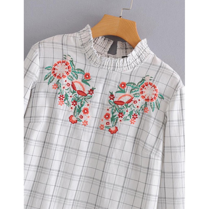 Fashion White Embroidered Flowers Decorated Blouse