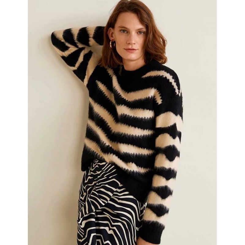 Fashion Black Stripe Pattern Decorated Sweater